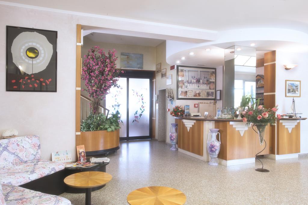 Hotel Usa Римини Экстерьер фото