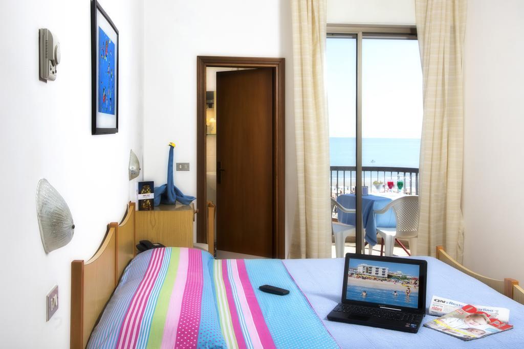 Hotel Usa Римини Номер фото